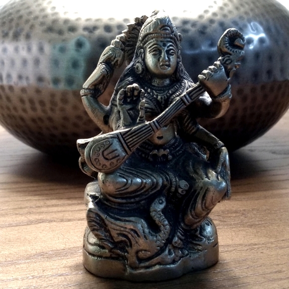 Antique Vintage Brass Hindu Goddess Saraswati Sculpture / 4” Figurine - Picture 10 of 15